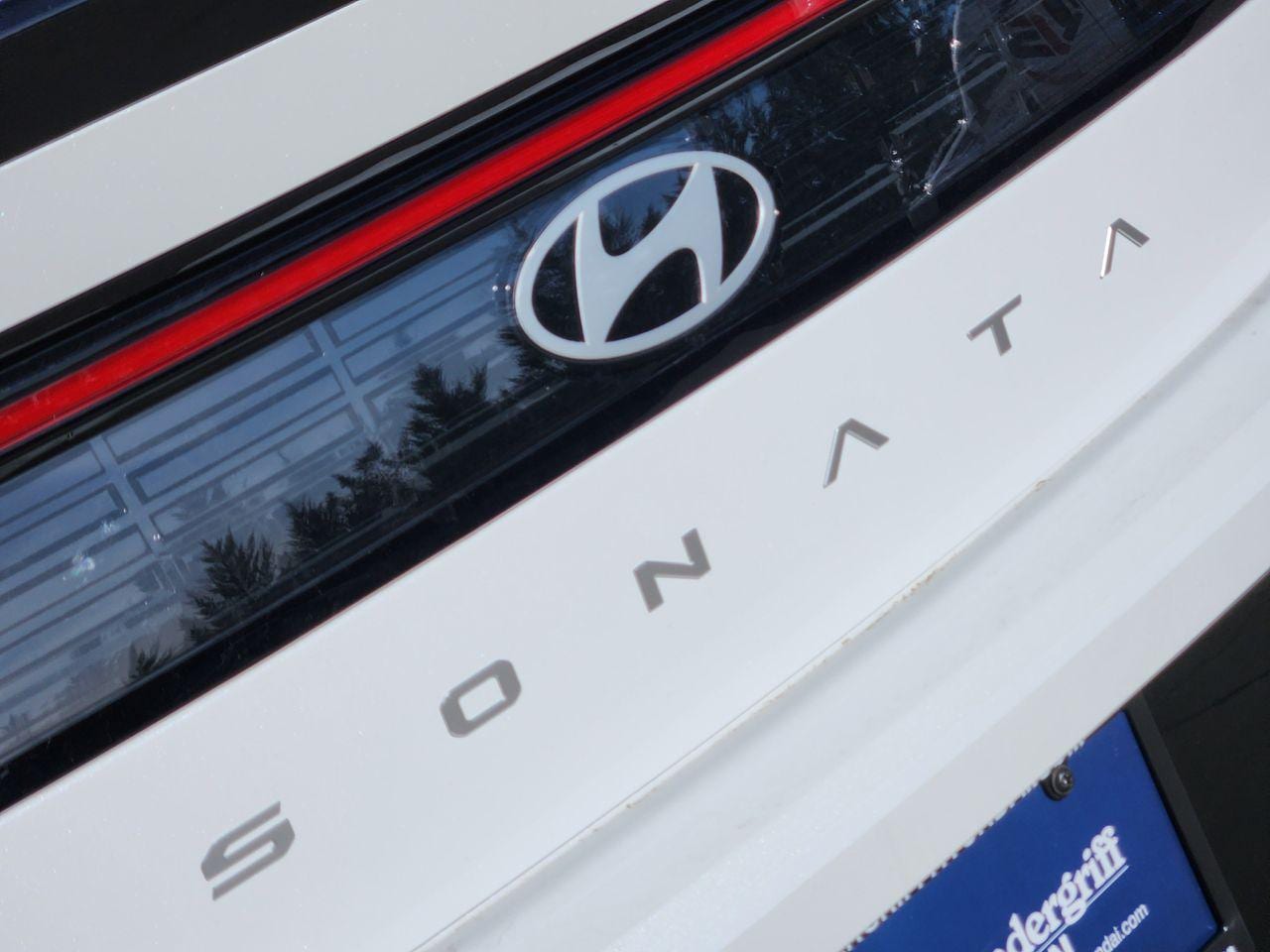 New 2026 Serenity White Hyundai SEL Sport image 8
