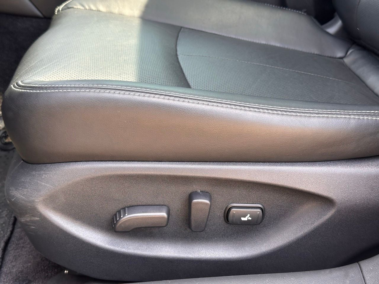 Used 2023 Black Obsidian INFINITI Sensory image 28