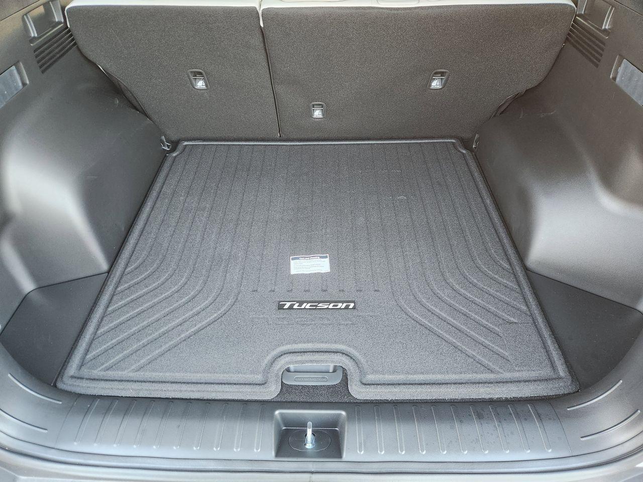 New 2026 W6H White Hyundai SE FWD image 30