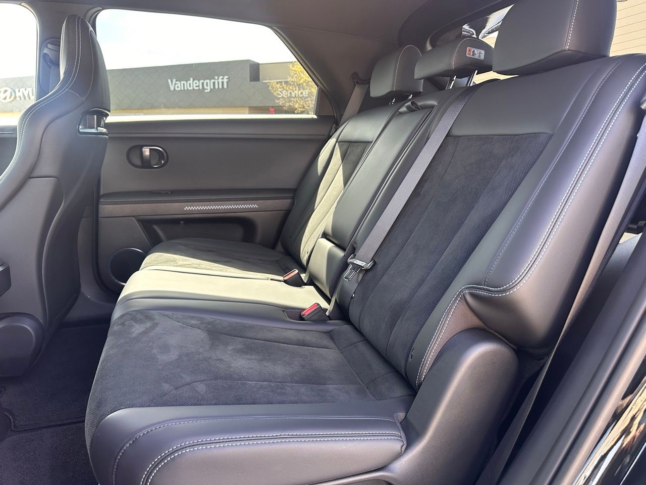 Used 2025 Abyss Black Hyundai Base image 18