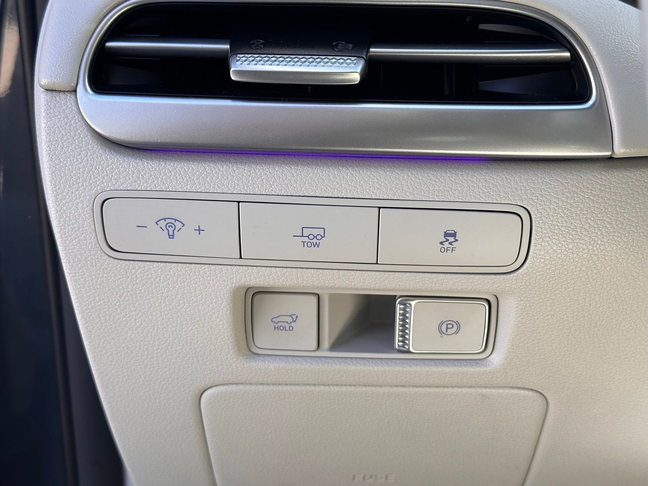 Used 2025 Graphite Hyundai Limited image 30