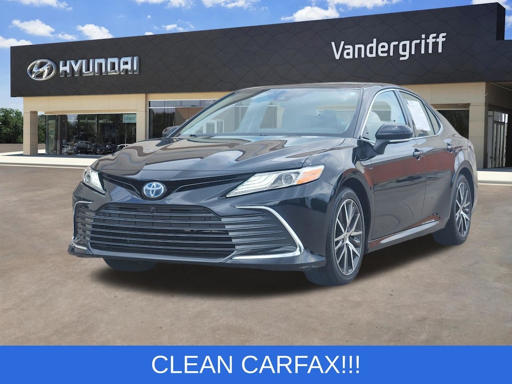 Used 2022 Toyota Camry Hybrid XLE Sedan