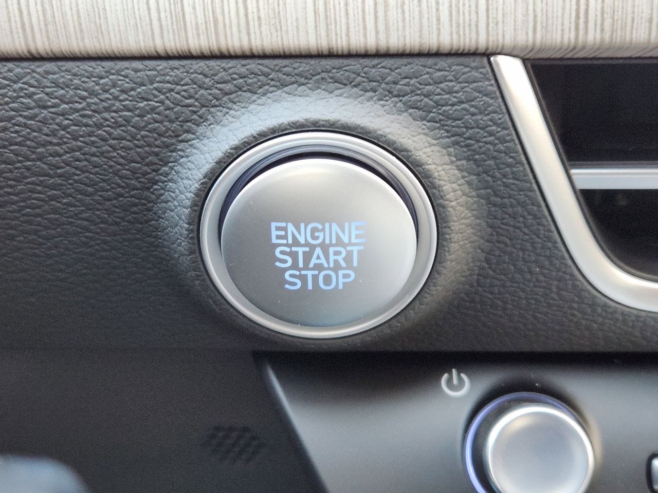 New 2026 W6H White Hyundai SEL image 16