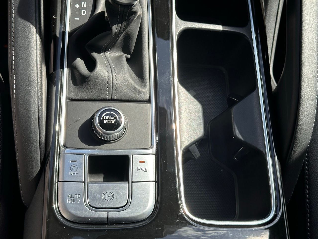 Used 2025 Ebony Black Kia EX image 36