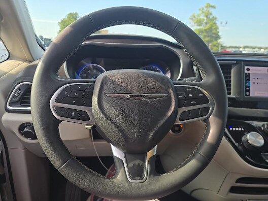 Used 2024 Bright White Chrysler LX image 14