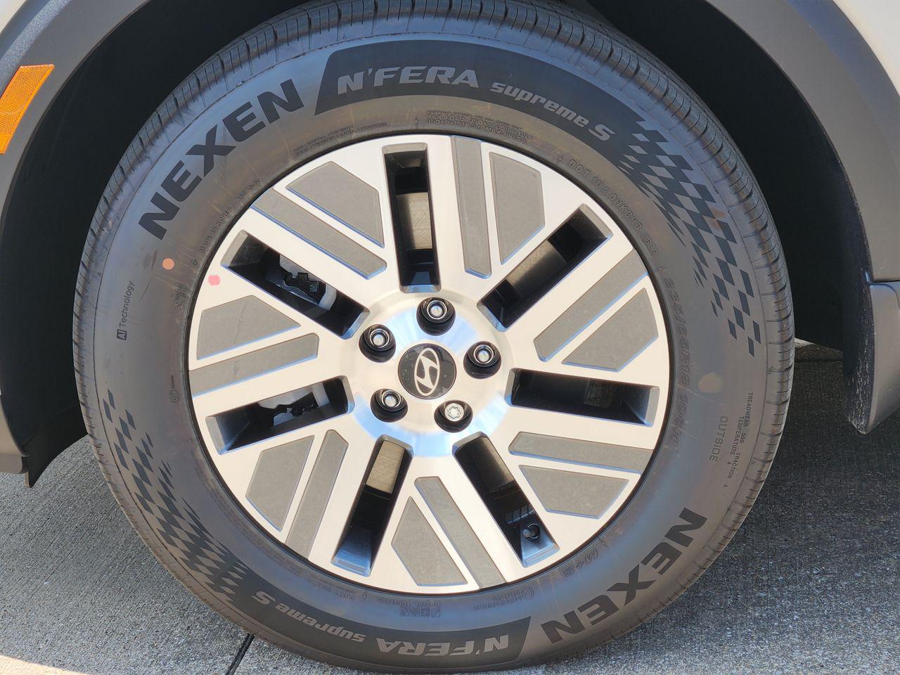 New 2027 Shimmering Silver Hyundai SEL Premium 7P image 7