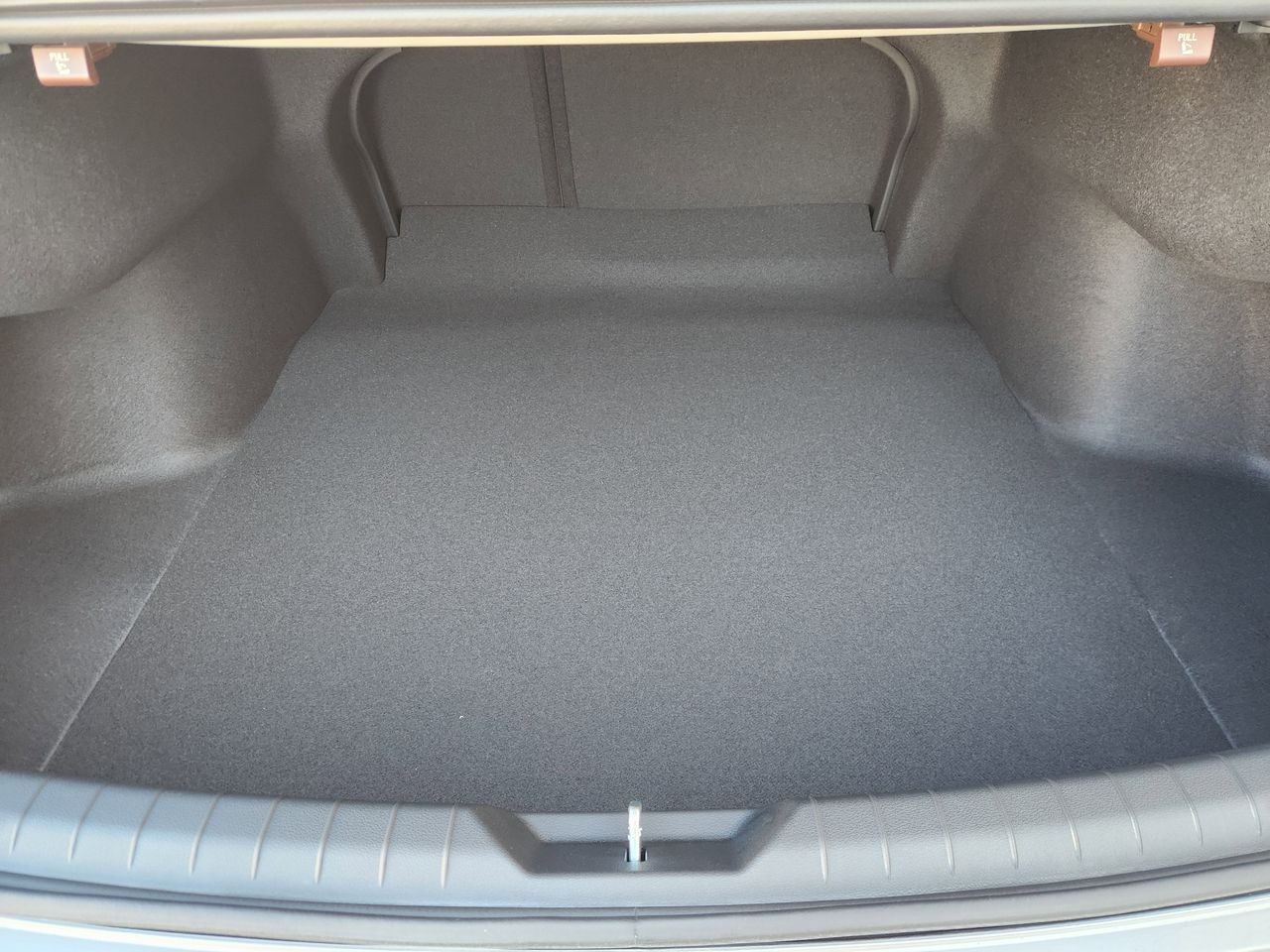 New 2026 T4A Silver Hyundai SEL Sport image 31