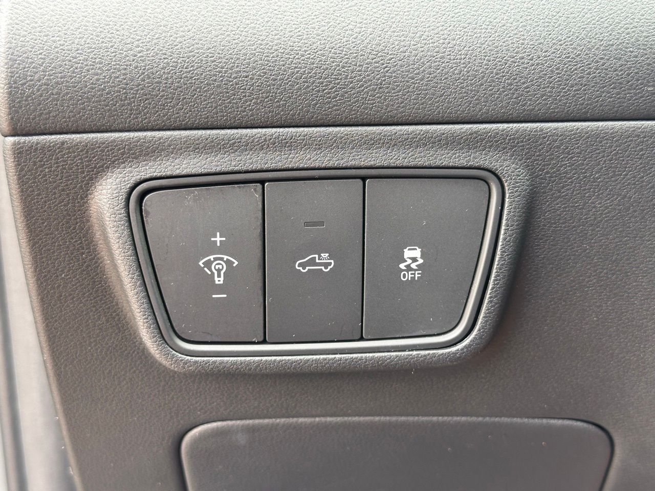 Certified Used 2022 Hampton Gray Hyundai SE image 26