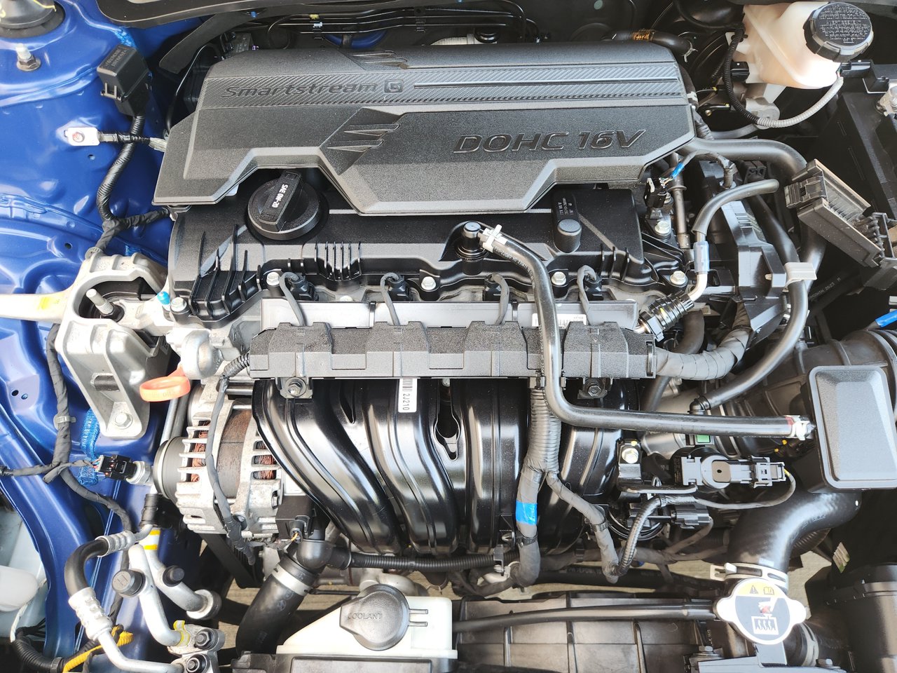 Used 2023 Intense Blue Hyundai Limited image 29