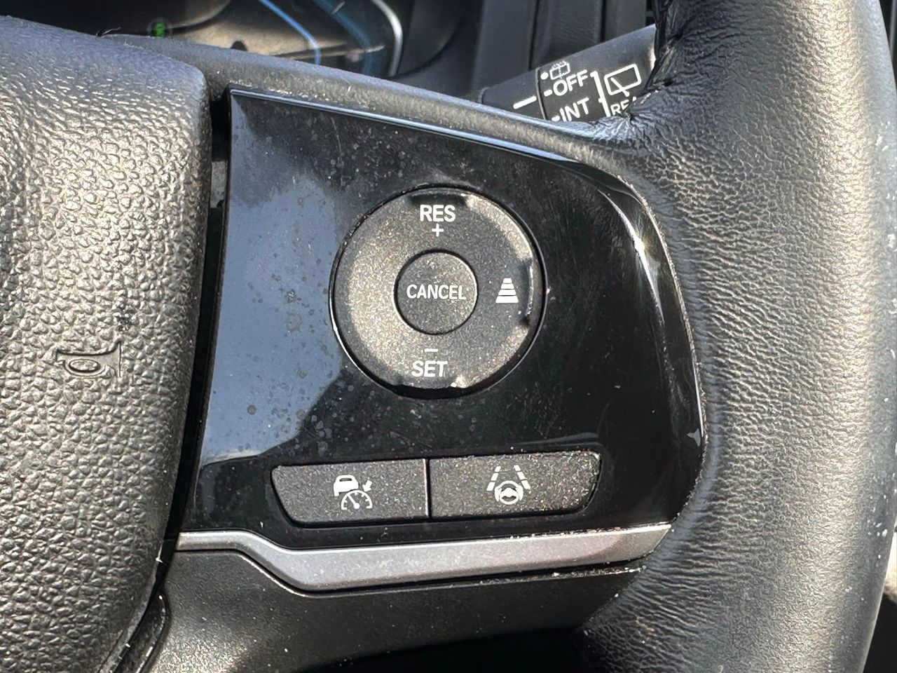 Used 2022 Lunar Silver Metallic Honda Touring image 32