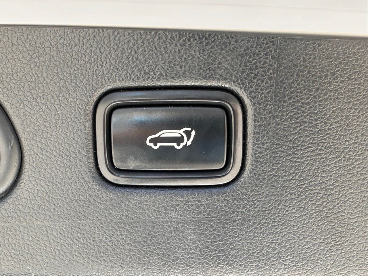 Used 2017 White Hyundai Sport image 12