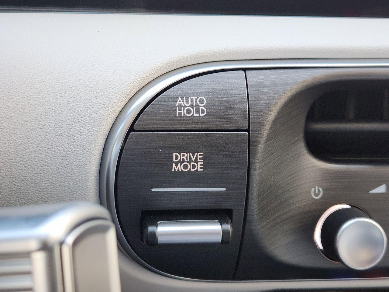 New 2026 WC9 White Hyundai SEL FWD image 16