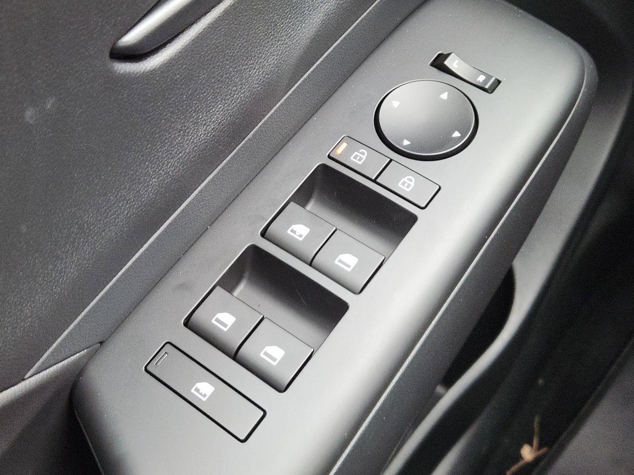 New 2026 Atlas White Hyundai SE FWD image 21