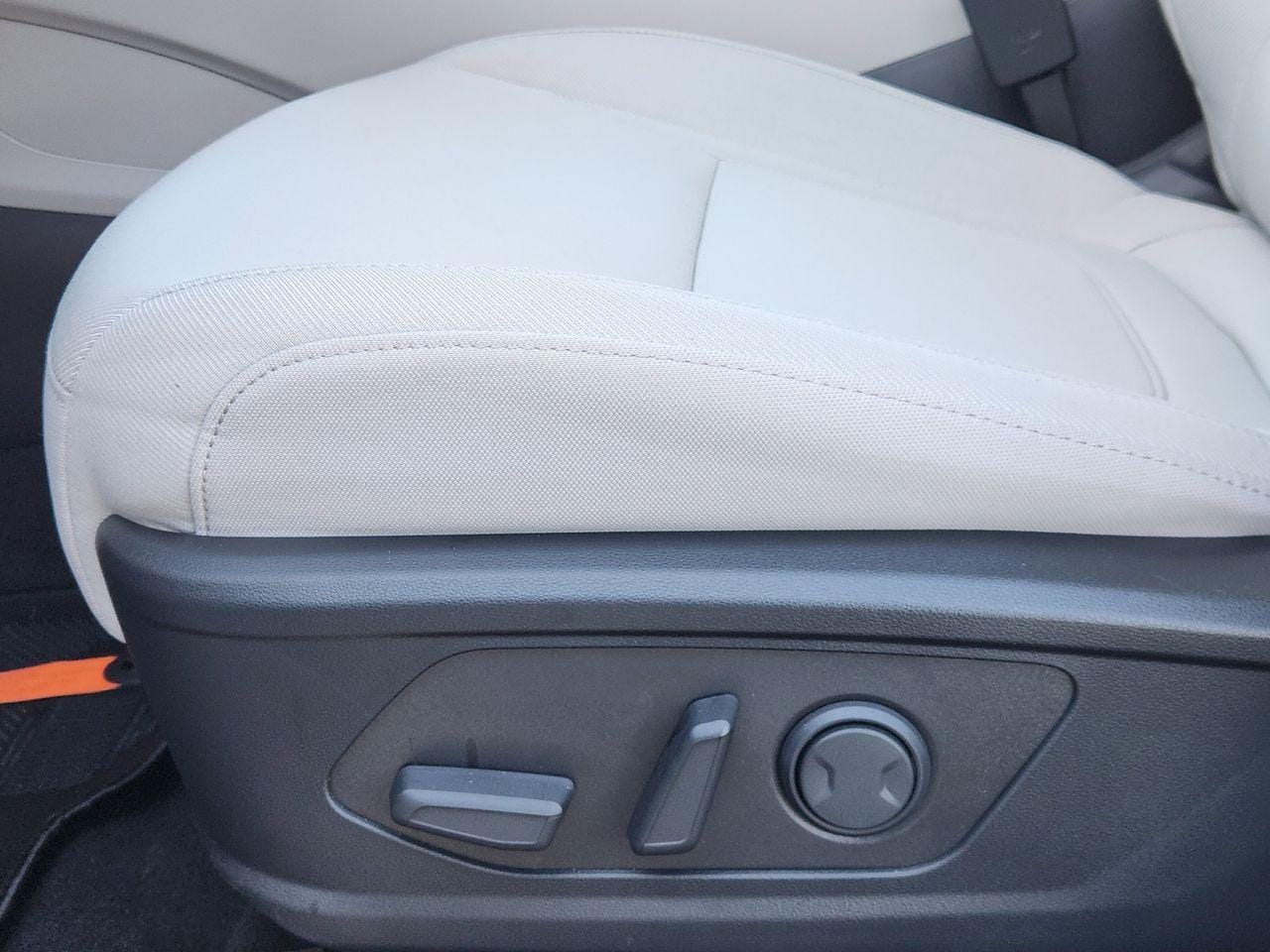 New 2026 W6H White Hyundai SEL FWD image 23