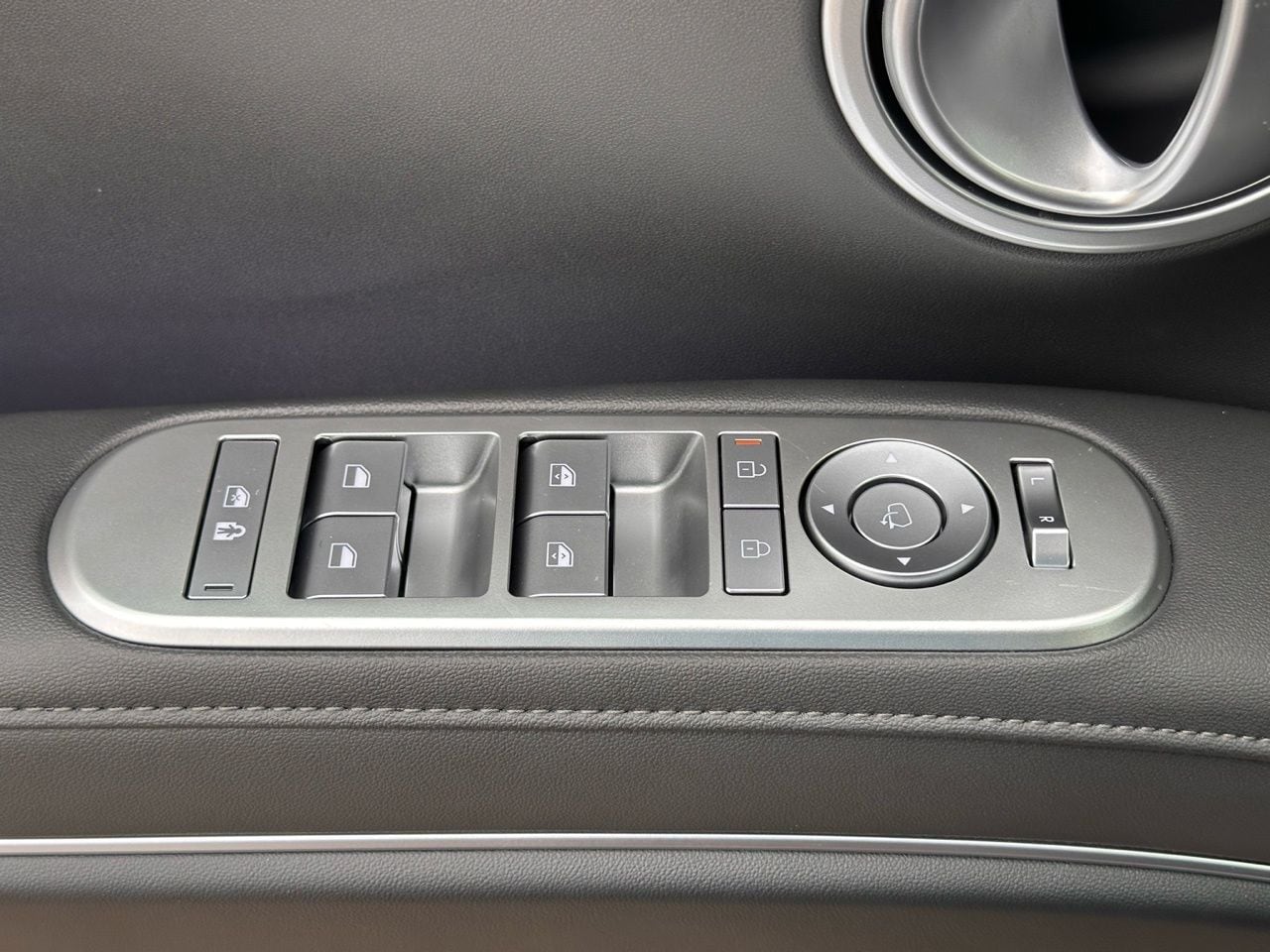 Certified Used 2026 Creamy White Pearl Hyundai Blue SEL Premium 7 Passenger image 27