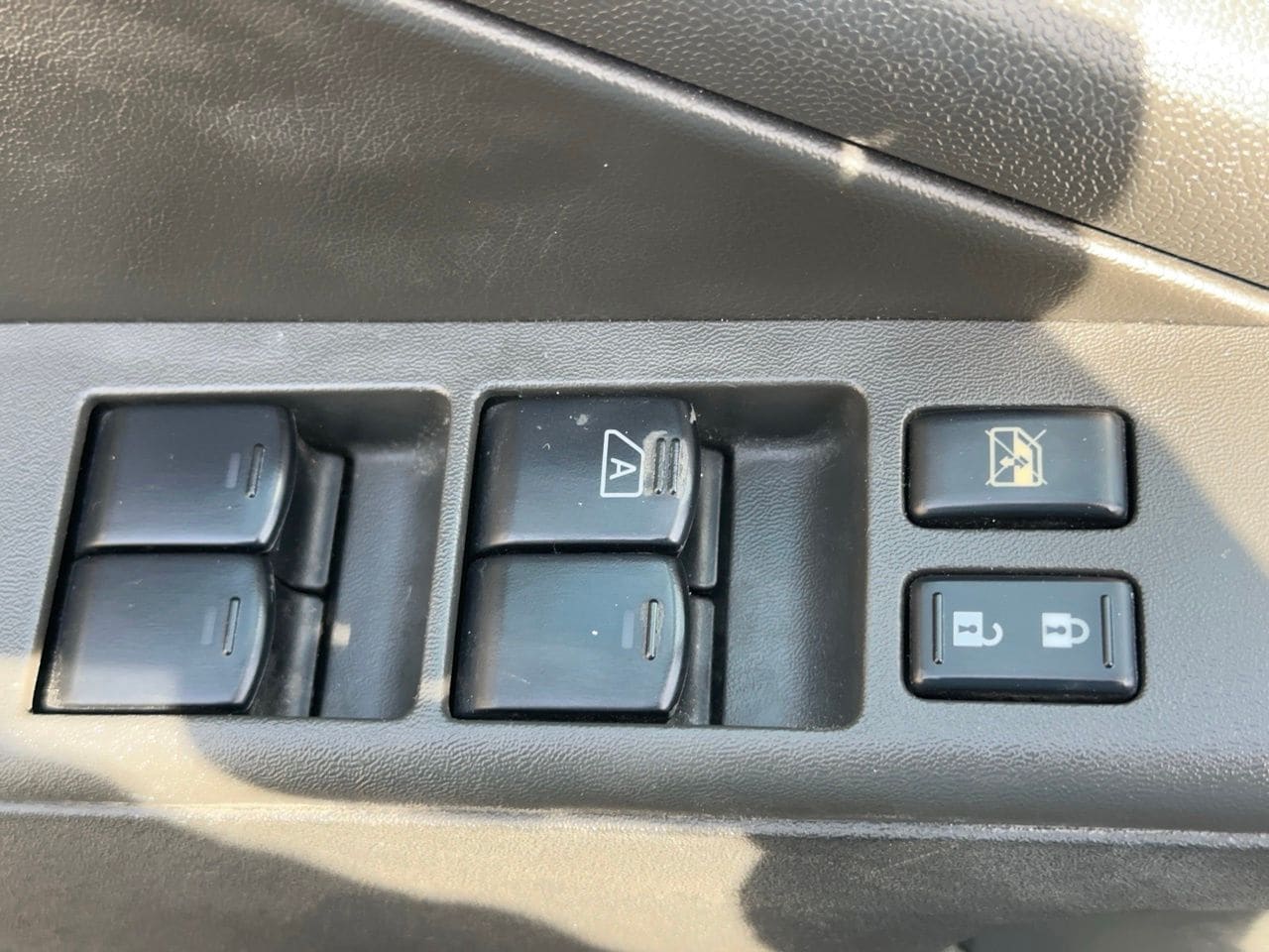 Used 2015 Arctic Blue Nissan PRO-4X image 19