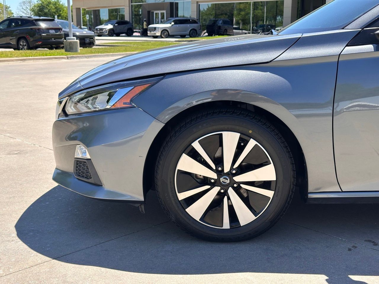 Used 2021 Gun Metallic Nissan 2.5 SV image 10