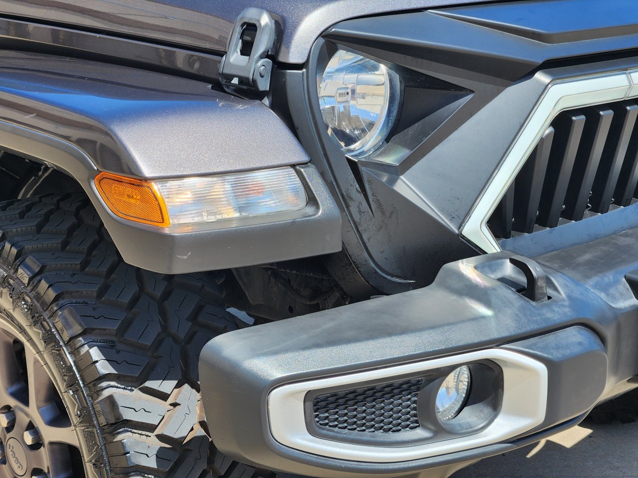 Used 2022 Granite Crystal Jeep Overland image 5