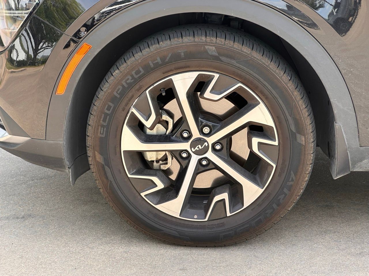 Used 2025 Ebony Black Kia EX image 9