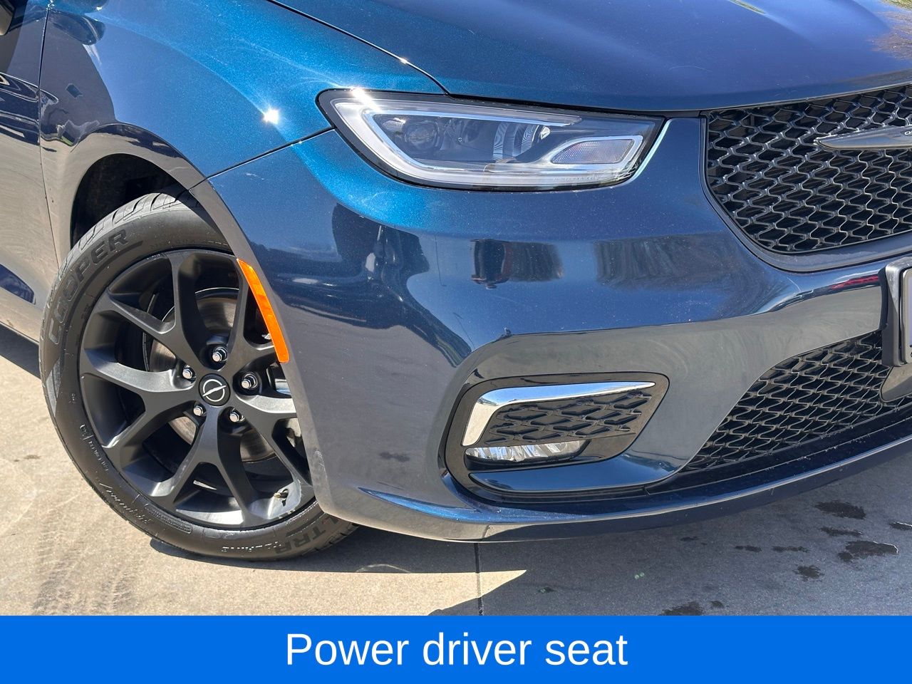 Used 2025 Fathom Blue Pearlcoat Chrysler Limited image 4