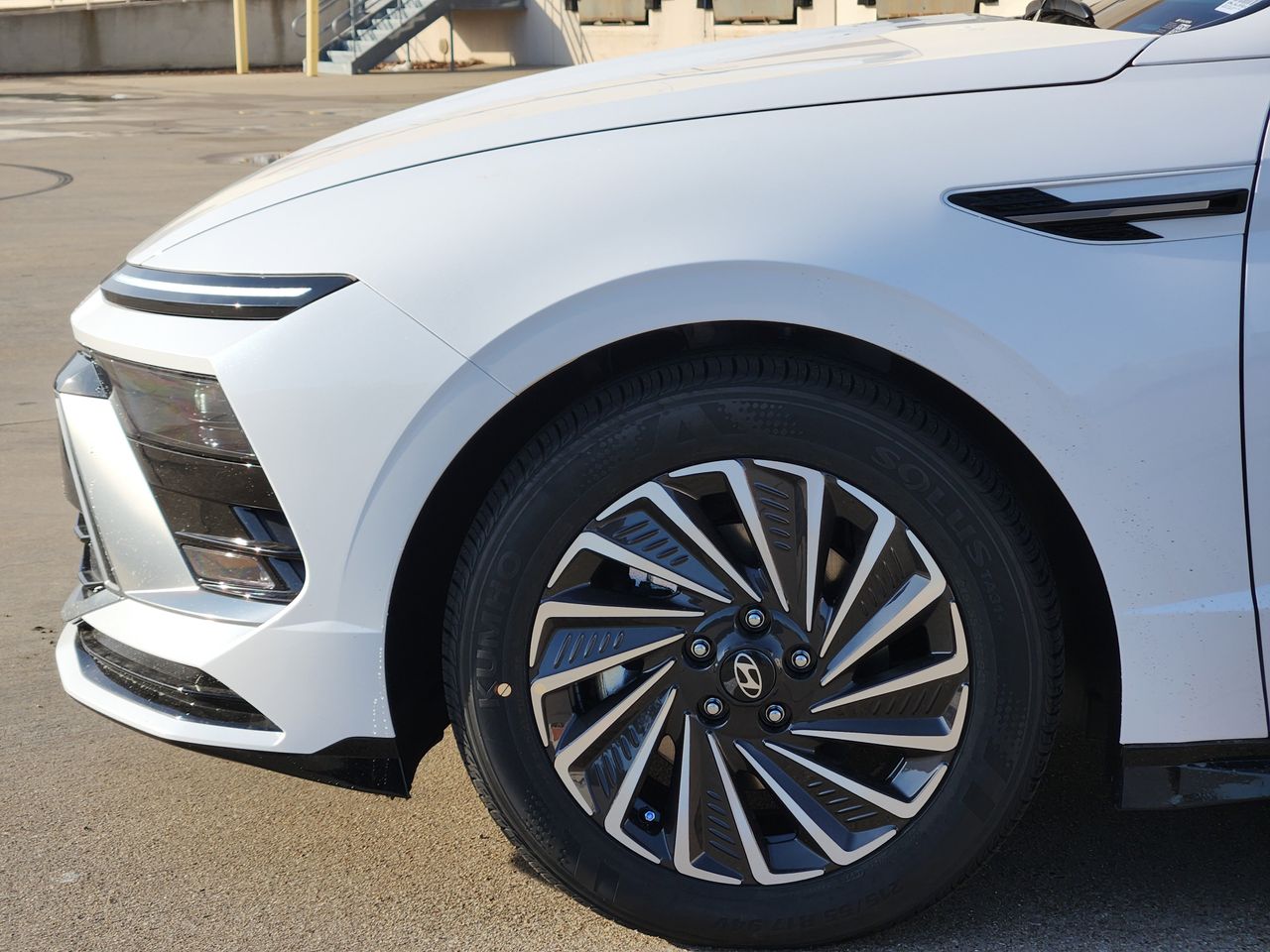 New 2026 W6H White Hyundai SEL image 5