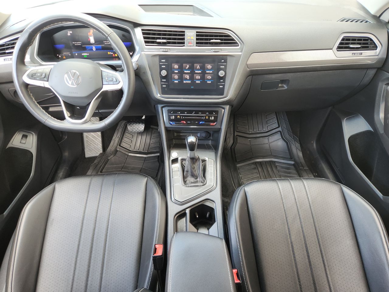 Used 2024 Pure White Volkswagen 2.0T SE image 21