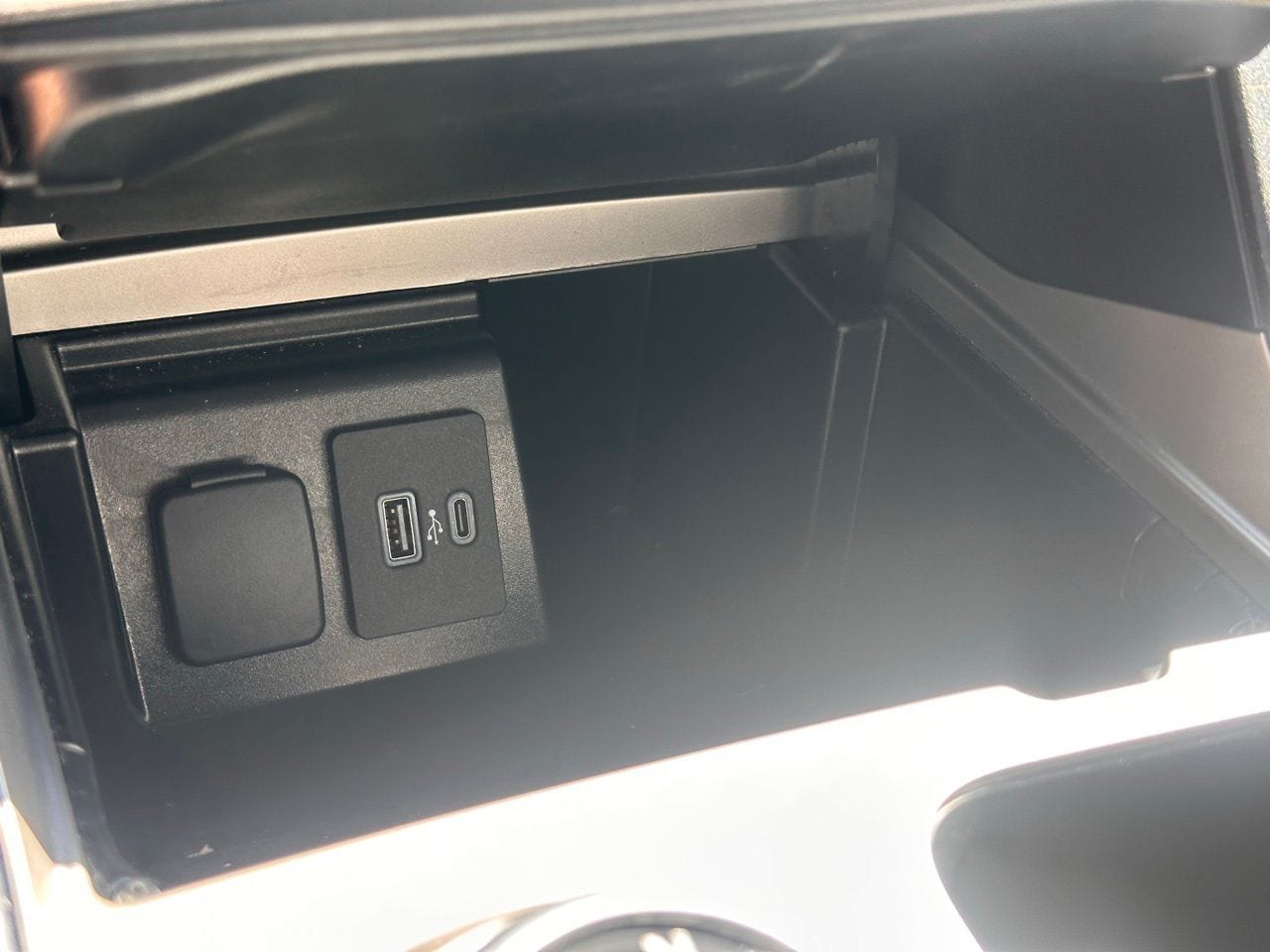 Used 2021 Oxford White Ford Limited image 34