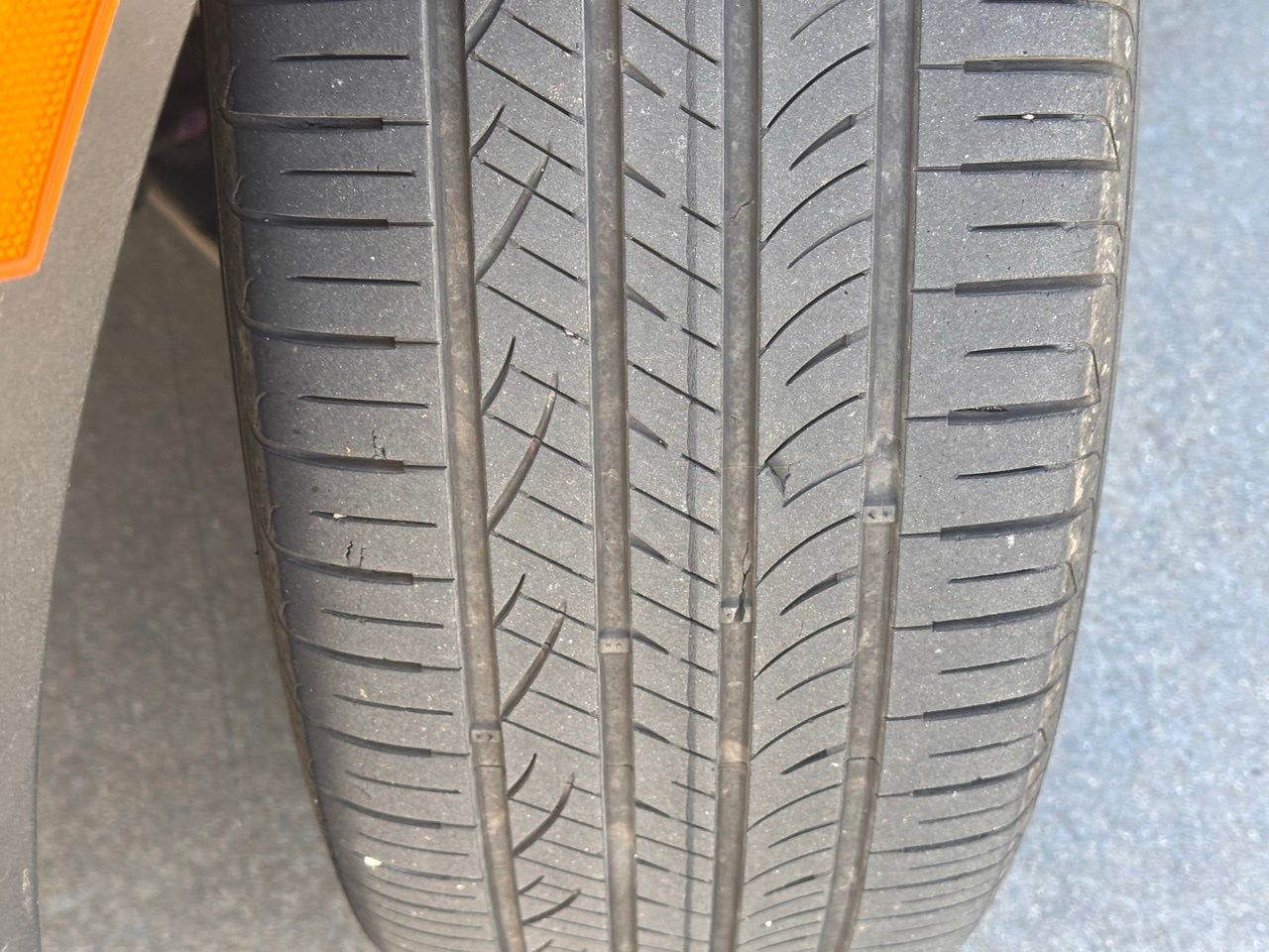 Used 2025 Graphite Hyundai Limited image 3