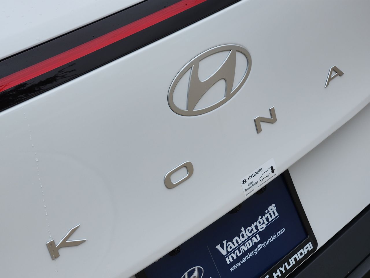 New 2026 SAW White Hyundai SE FWD image 8