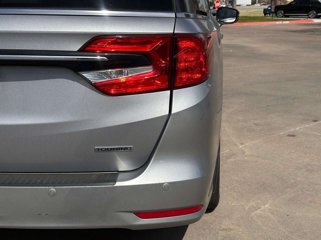 Used 2022 Lunar Silver Metallic Honda Touring image 10