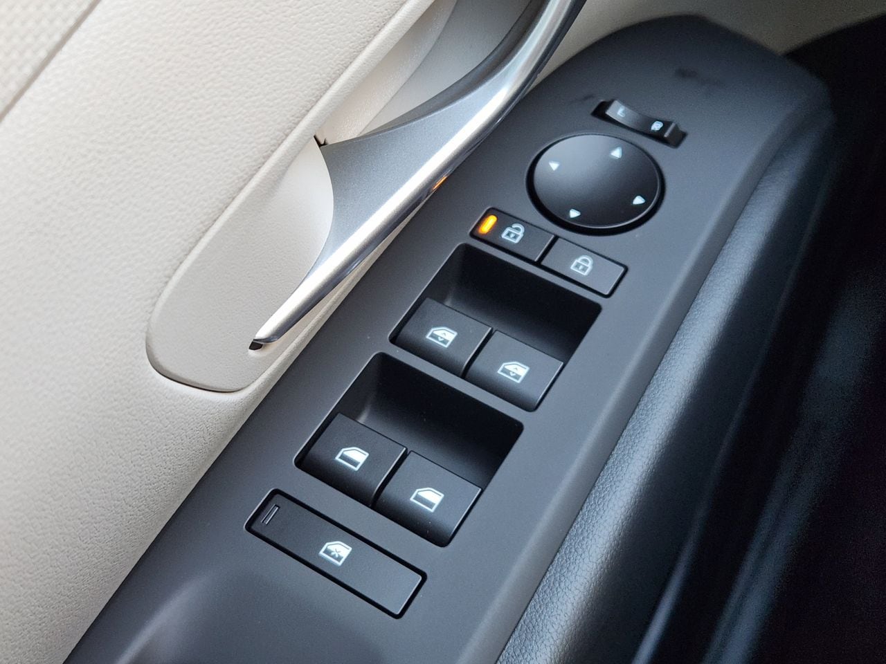 New 2026 W6H White Hyundai SEL FWD image 21