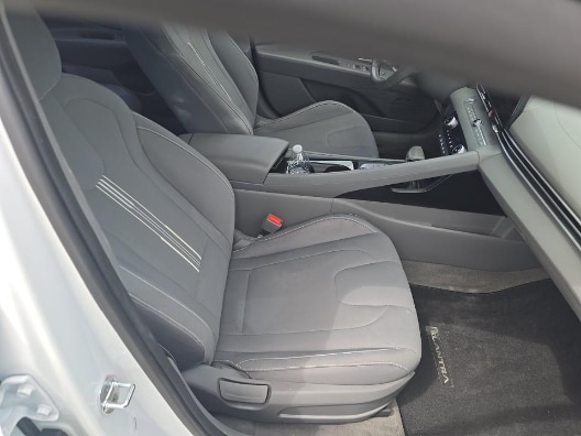Used 2023 Quartz White Hyundai SEL image 11