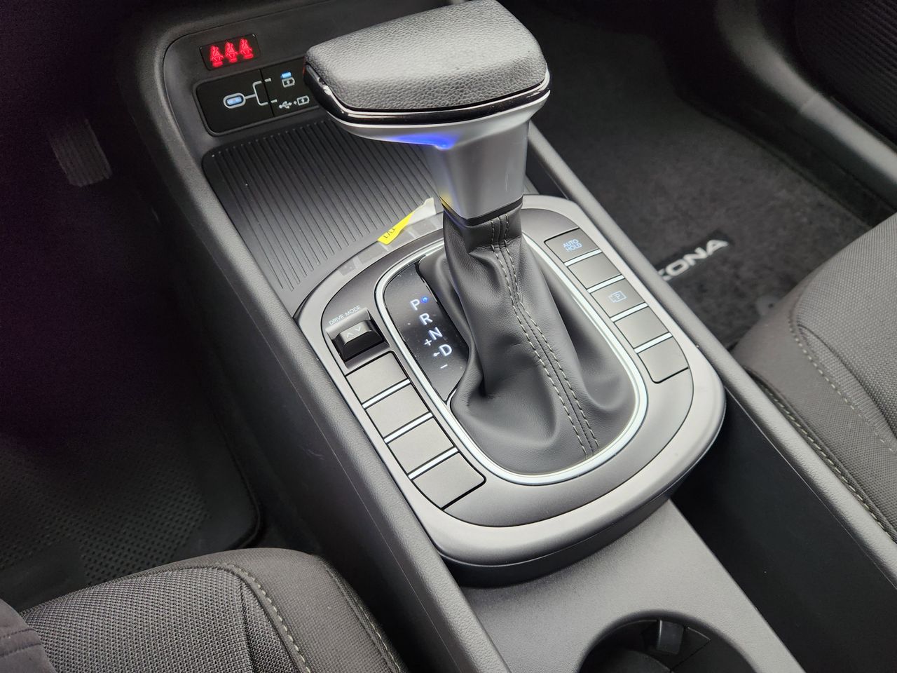 New 2026 SAW White Hyundai SE FWD image 17