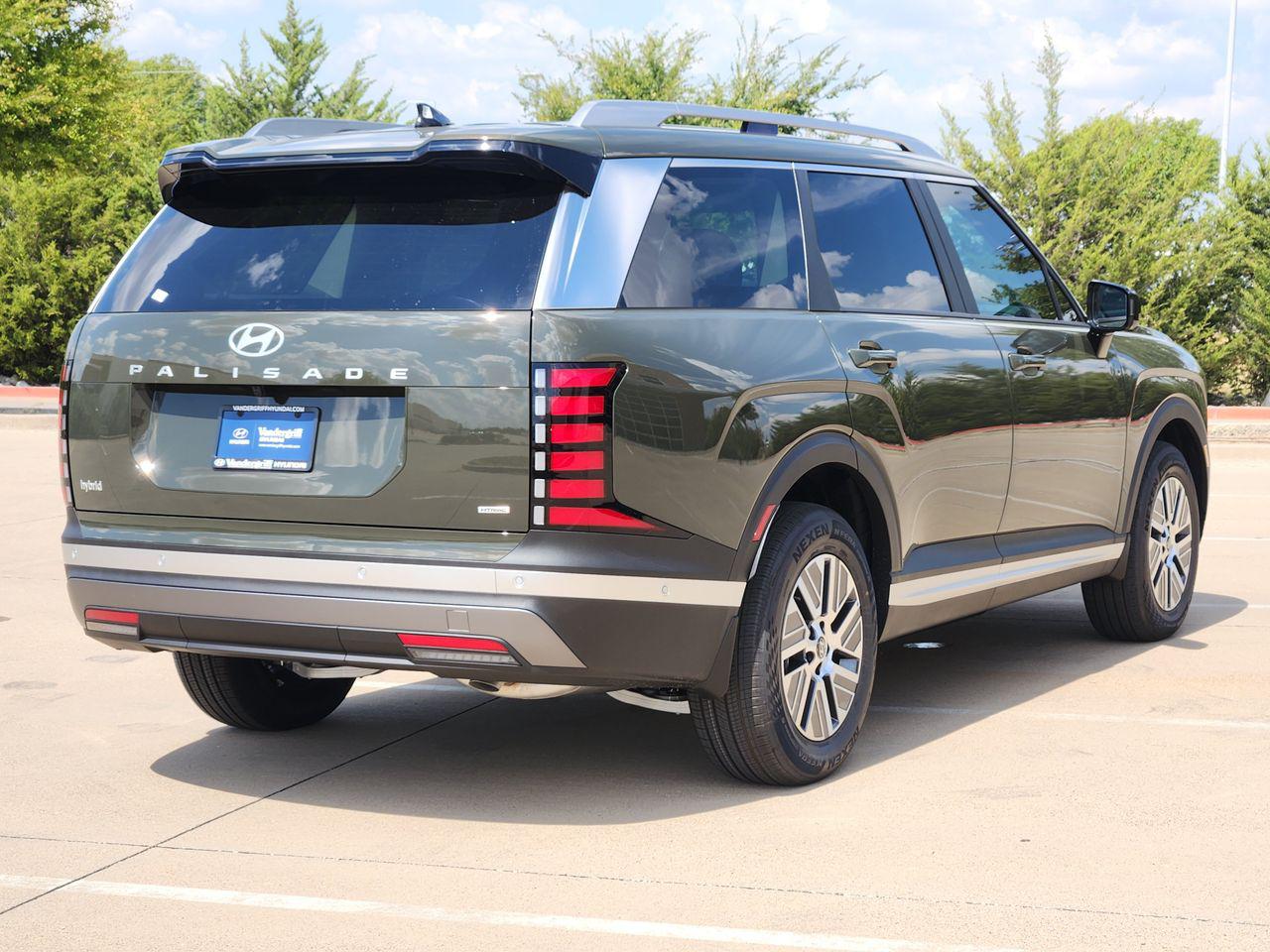 New 2027 Titan Green Pearl Hyundai SEL Premium image 4
