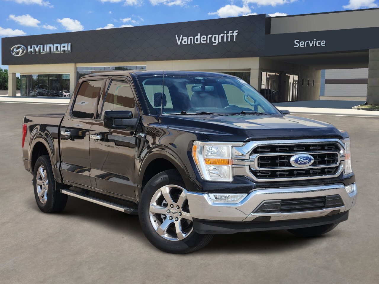 2022 Ford F-150 XLT Truck SuperCrew Cab