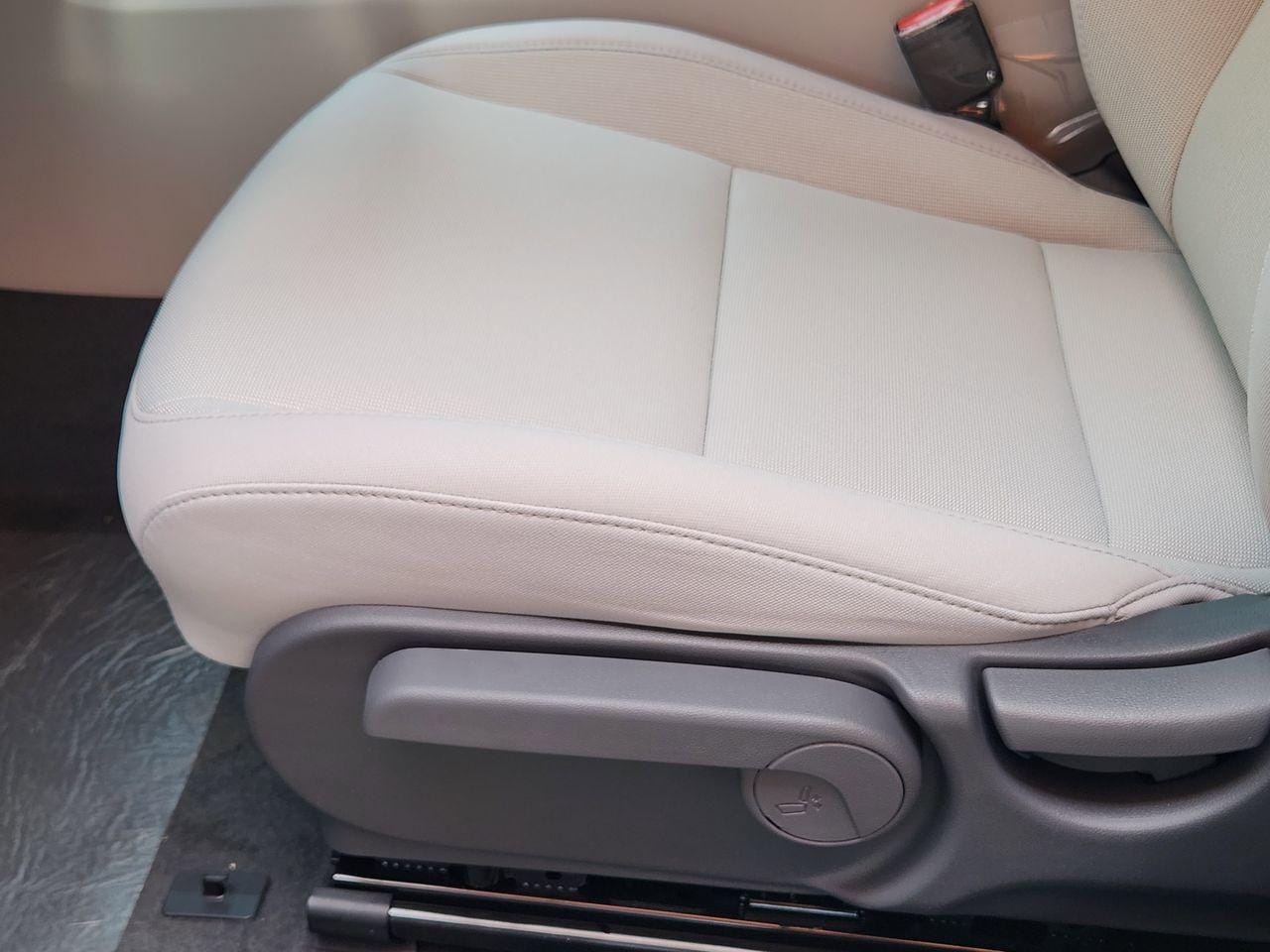 New 2026 SAW White Hyundai SEL Sport FWD image 23