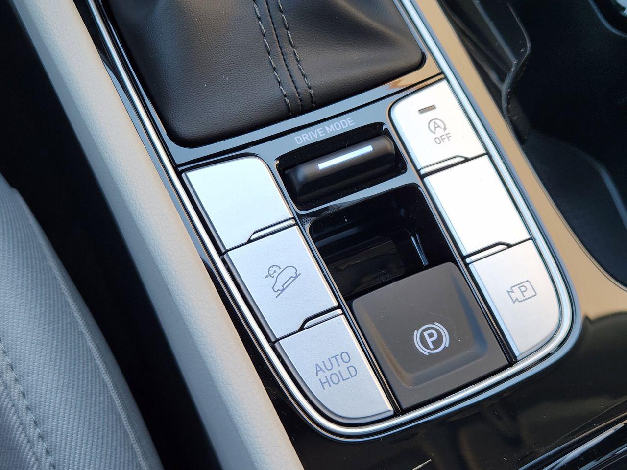 New 2026 W6H White Hyundai SEL FWD image 17