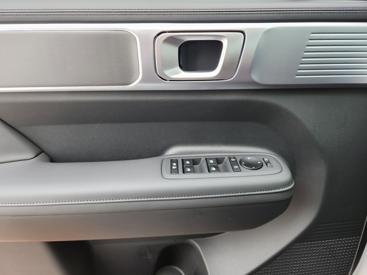 New 2026 W6H White Hyundai SEL image 22