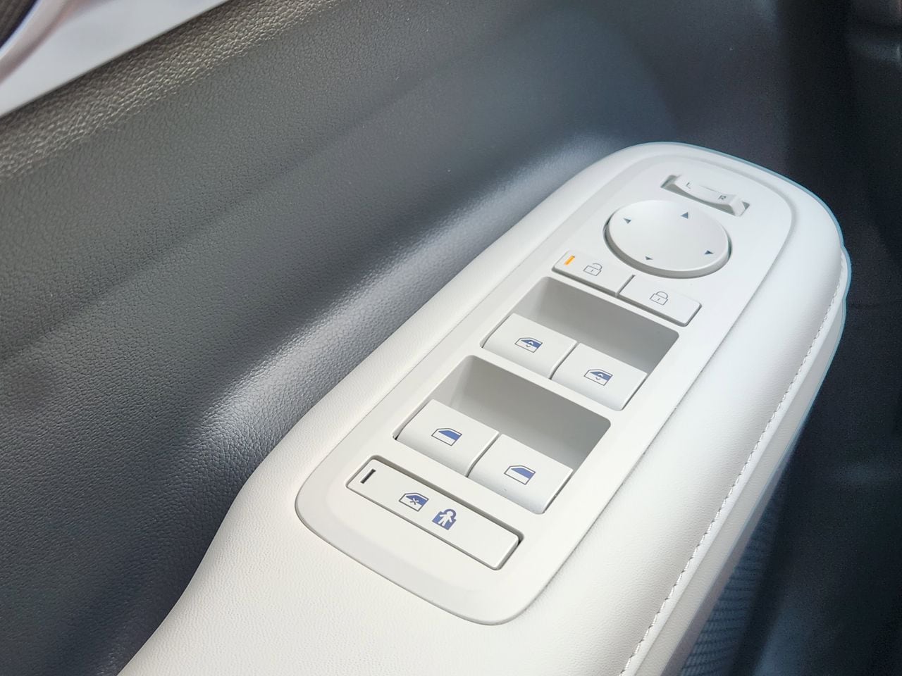 New 2026 W6H White Hyundai SEL image 22