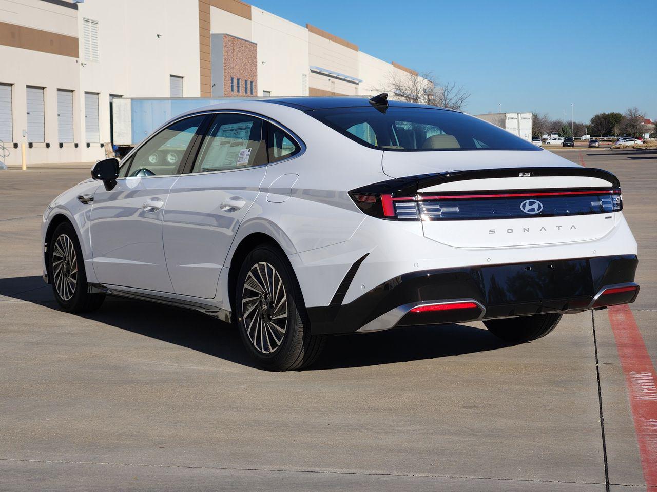 New 2026 W6H White Hyundai Limited image 3