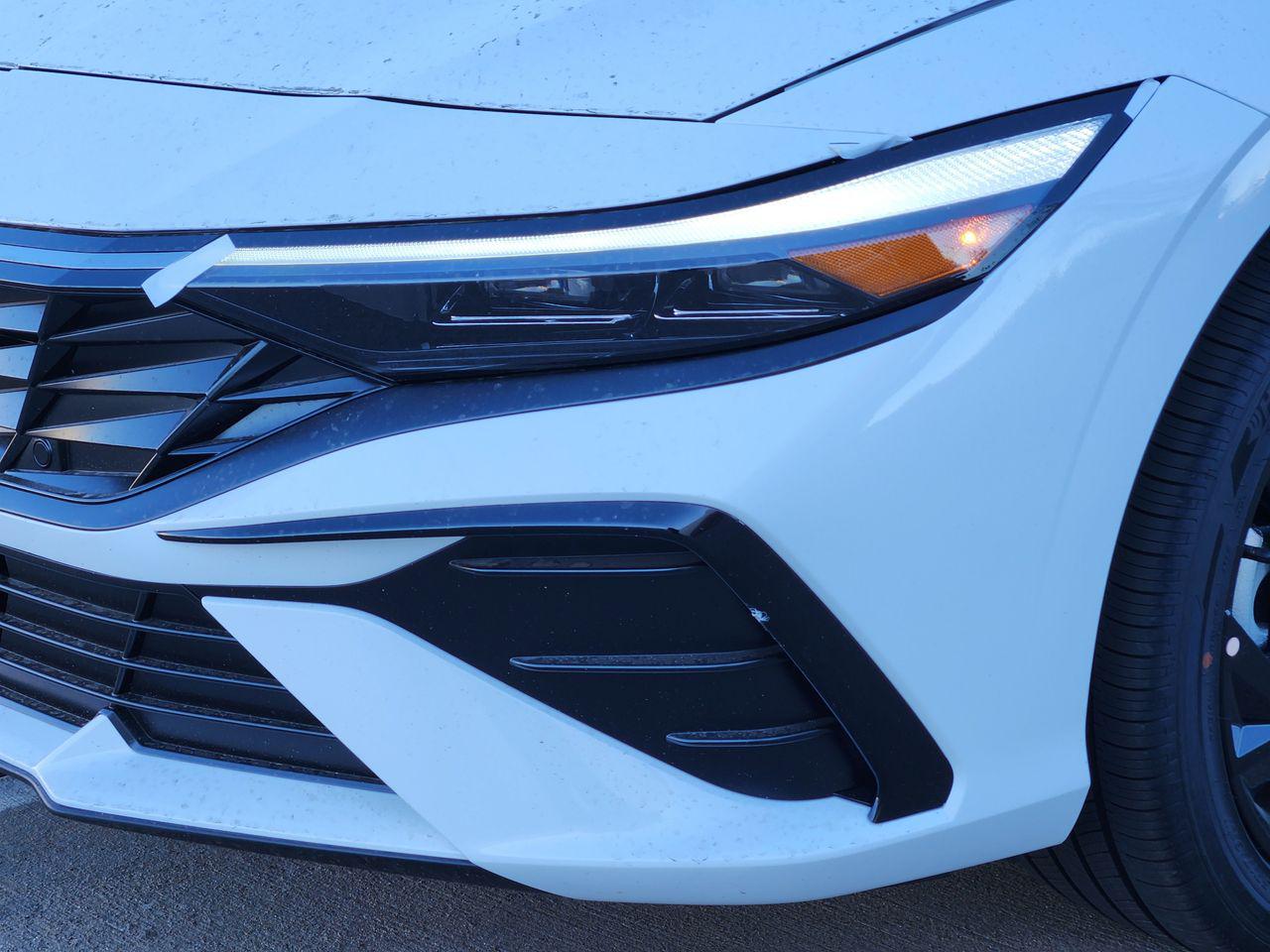 New 2026 W6H White Hyundai SEL Sport Premium image 6