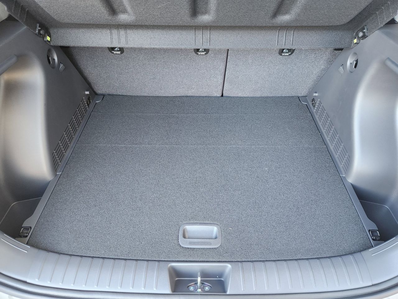 New 2026 C5G Gray Hyundai SEL Sport FWD image 30