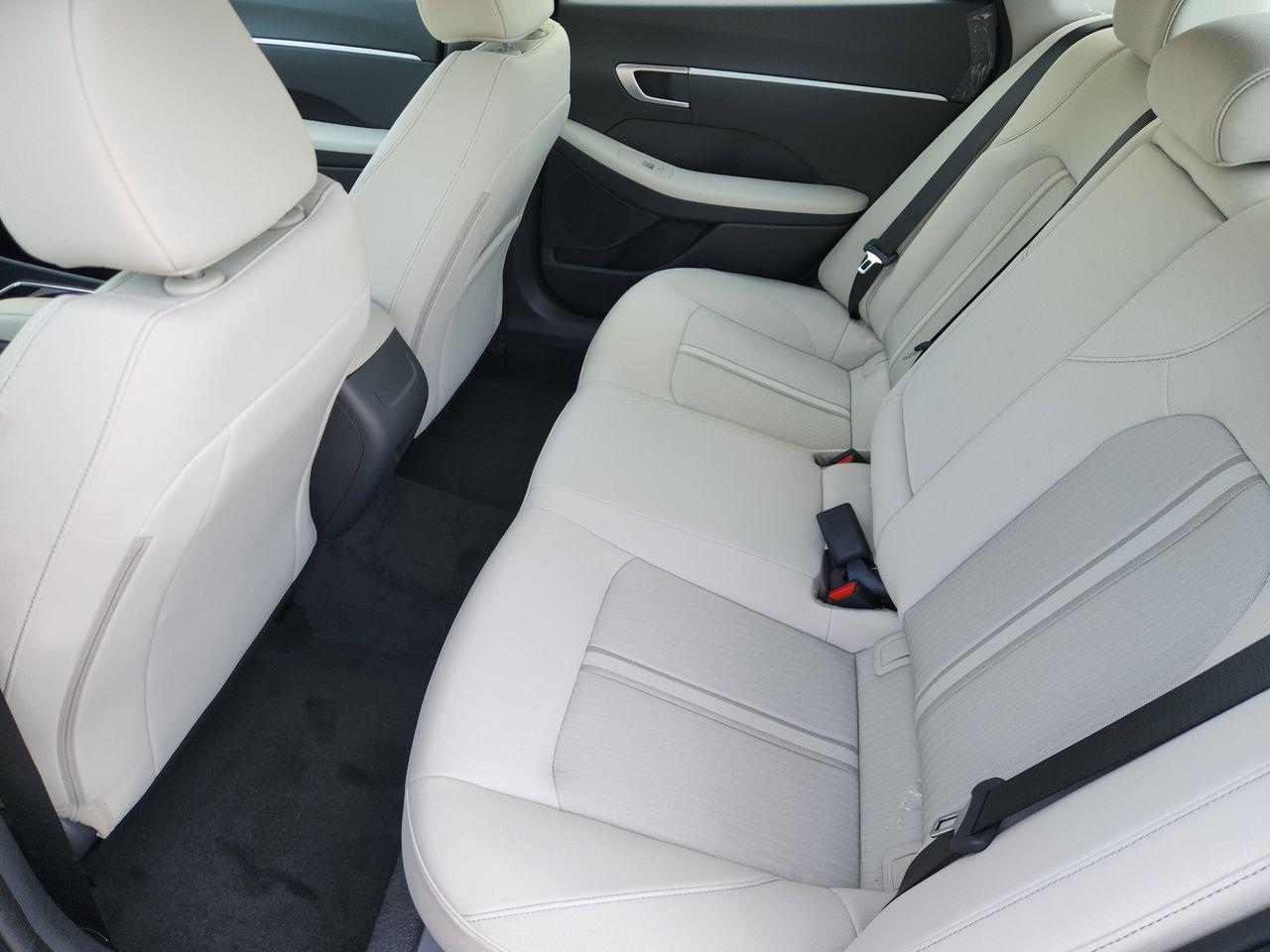 New 2026 T4A Silver Hyundai SEL Sport image 29