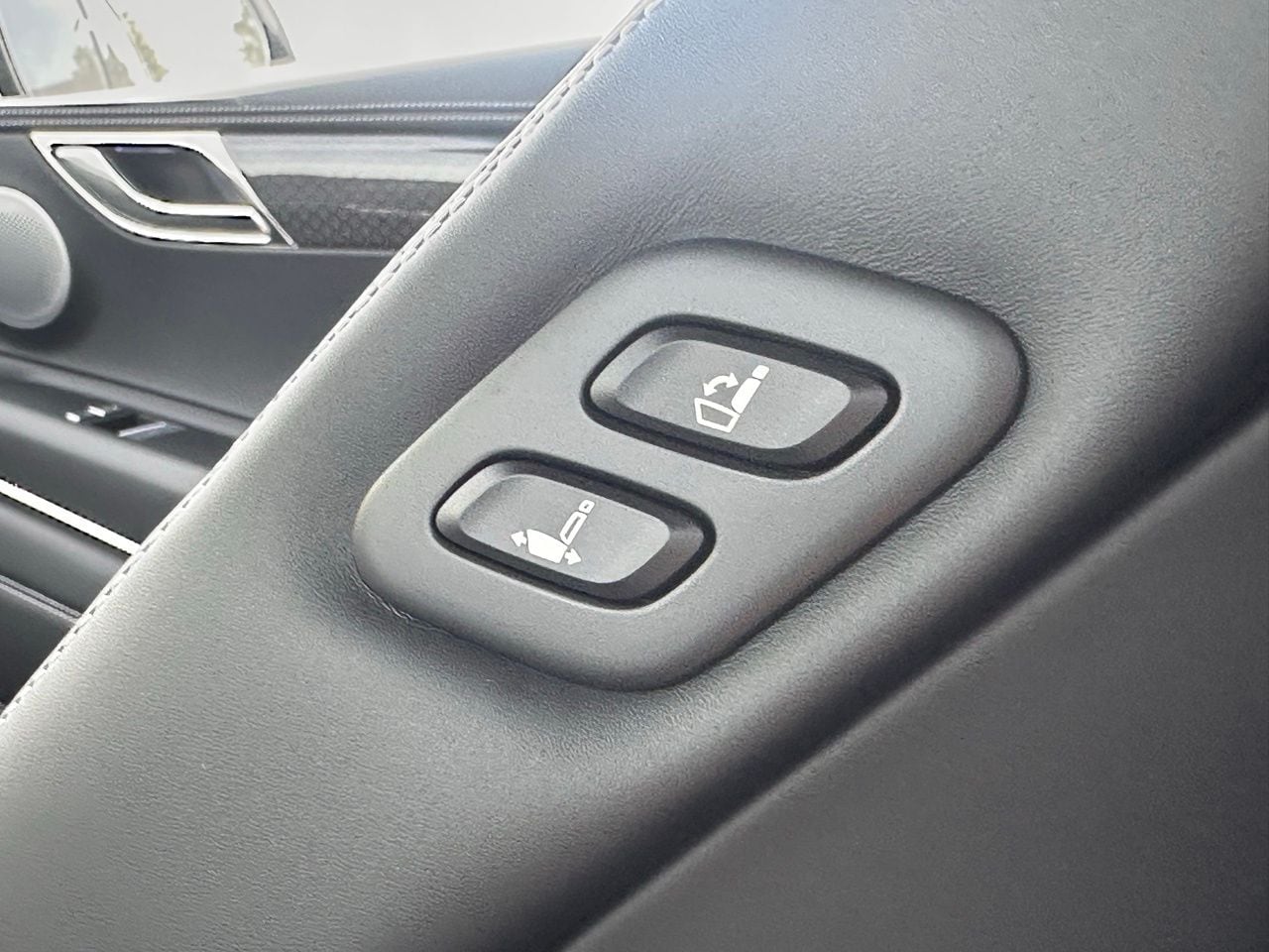 Used 2026 Alta White Genesis 3.5T e-SC image 19