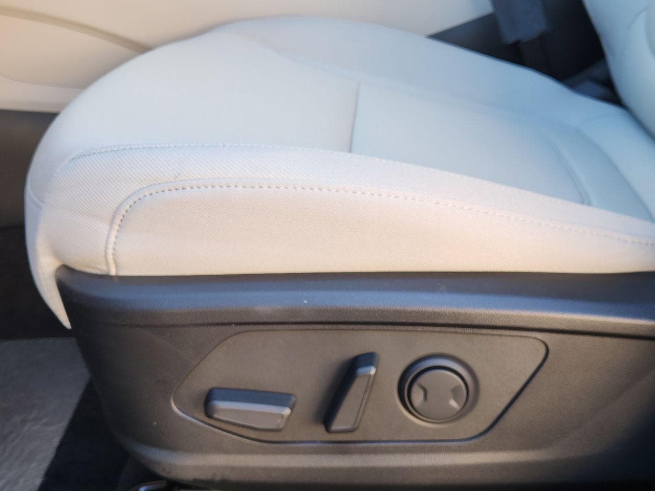 New 2026 S3B Black Hyundai SEL FWD image 23