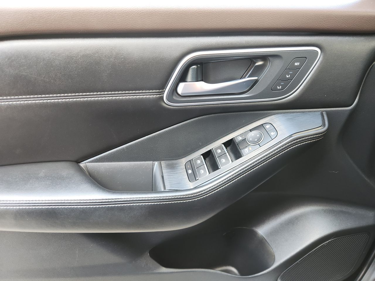Used 2023 Super Black Nissan Platinum image 20