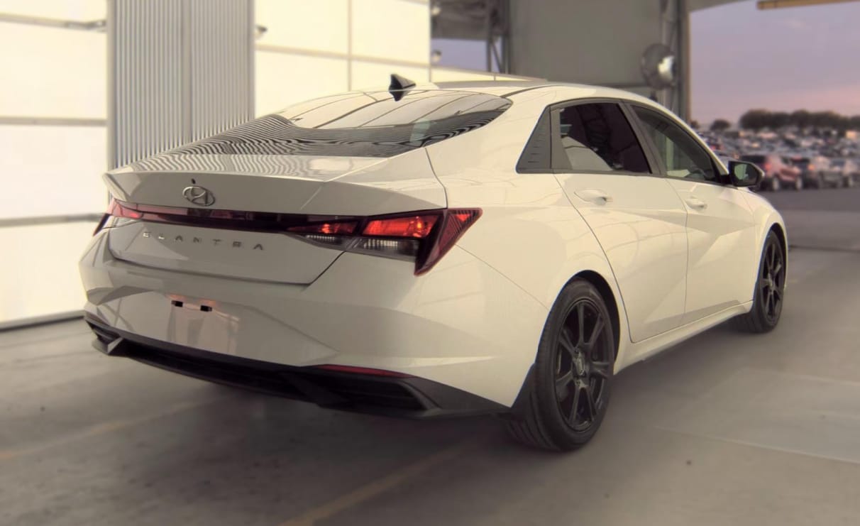 Used 2023 Quartz White Hyundai SEL image 5