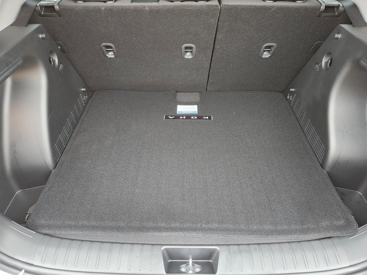 New 2026 SAW White Hyundai SE FWD image 30