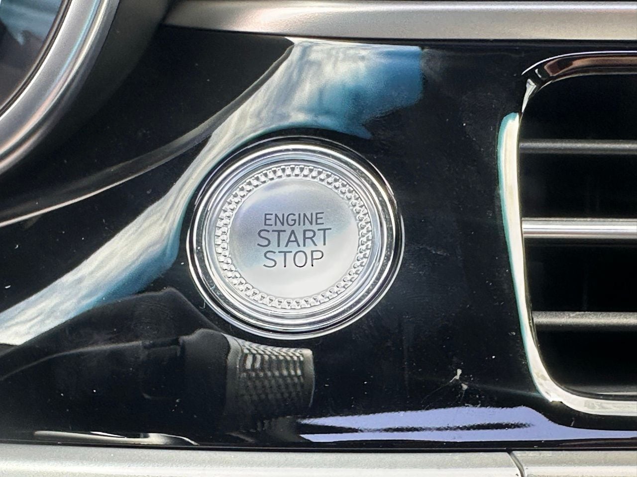 Used 2026 Alta White Genesis 3.3T Sport Prestige image 31