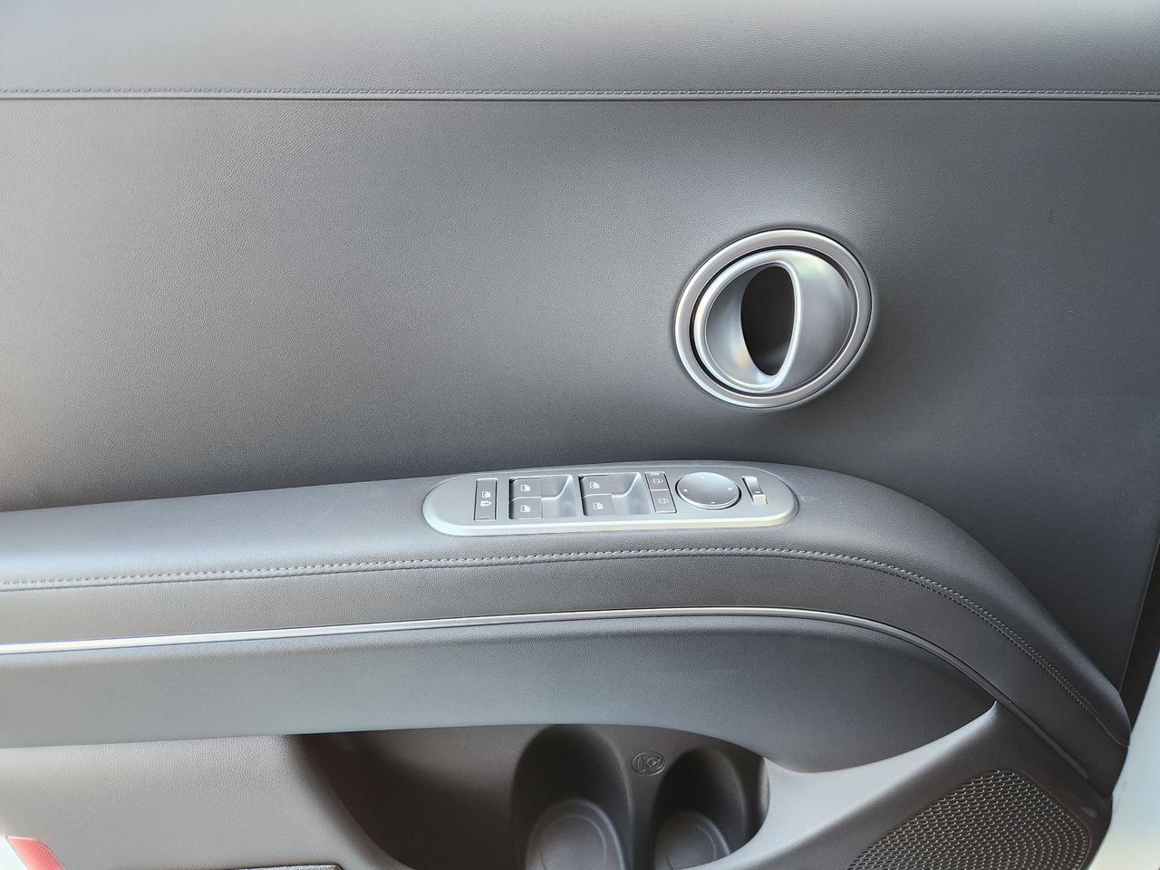 New 2026 WC9 White Hyundai SEL FWD image 21